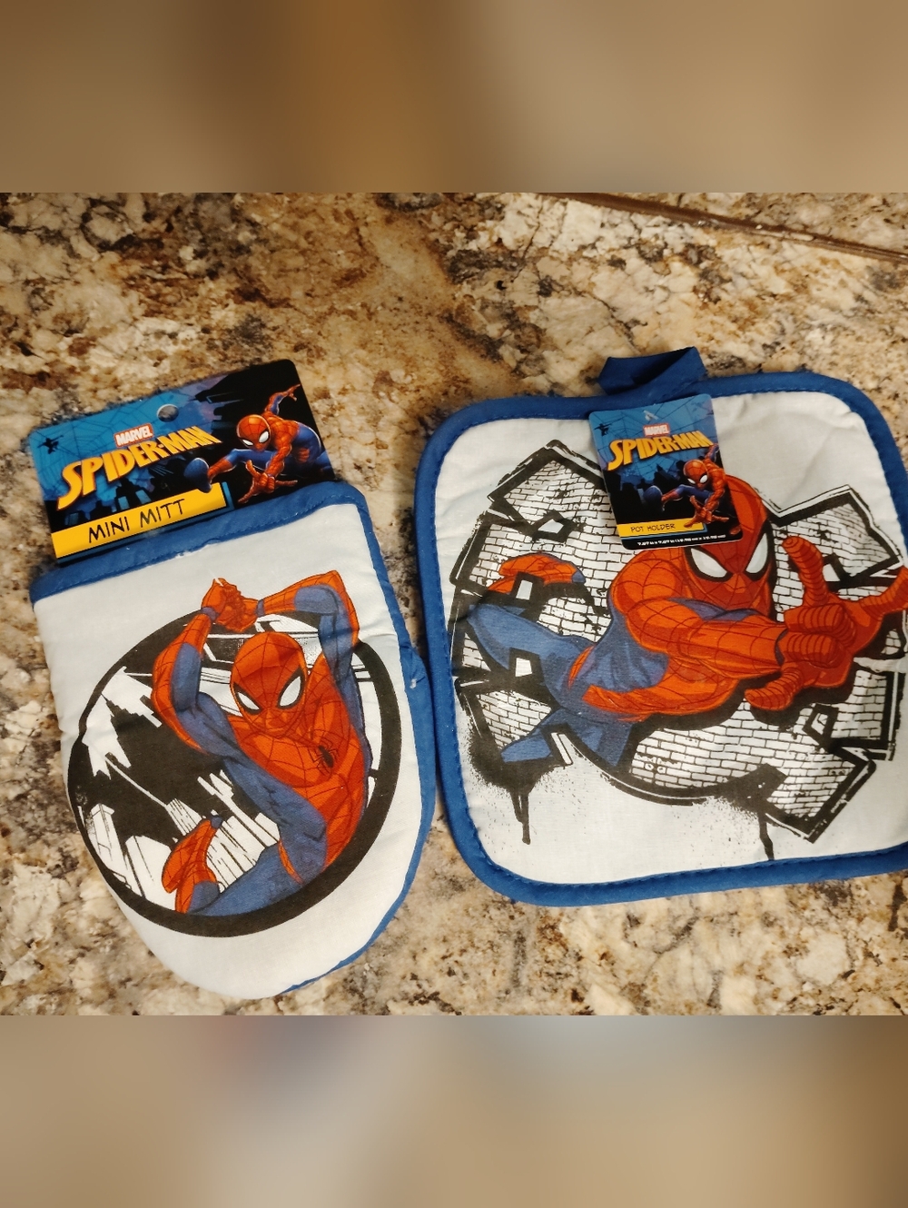 Marvel Spider-Man Oven Mitt and Pot Holder Set - Kitchen Red & Blue